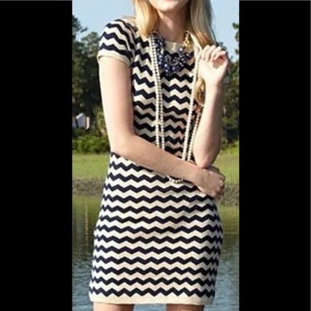 LILLY PULITZER Short Sleeve Zigzag Metallic Knit Dress (Size XS)
